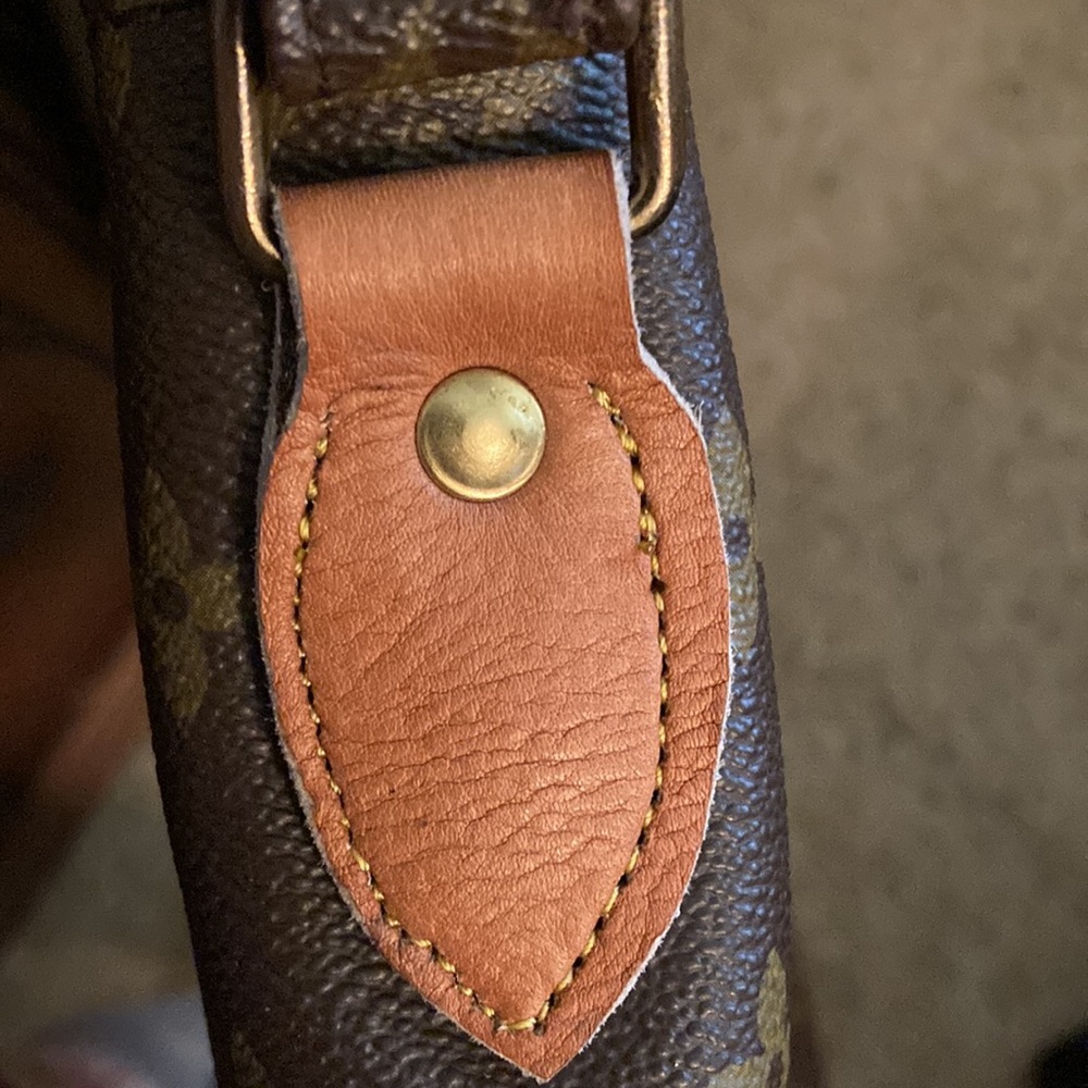 Louis Vuitton EUC XL Monogram Danube GM Shoulder Bag with Monogram strap w/COA - Picture 14 of 17